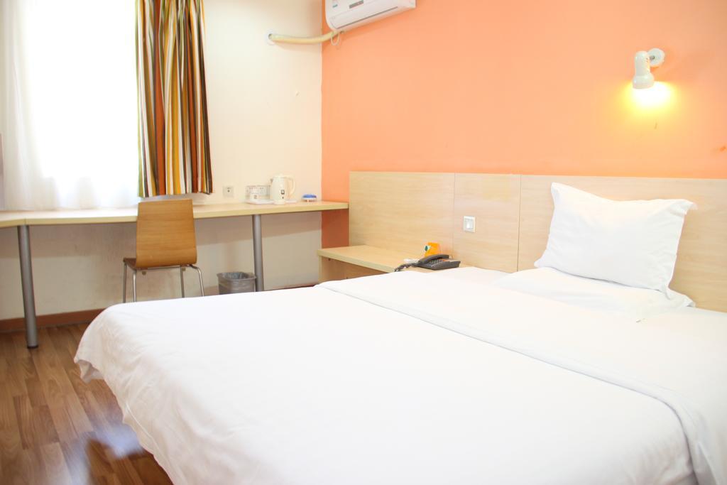 7Days Inn Beijing Liujiayao Station Room photo