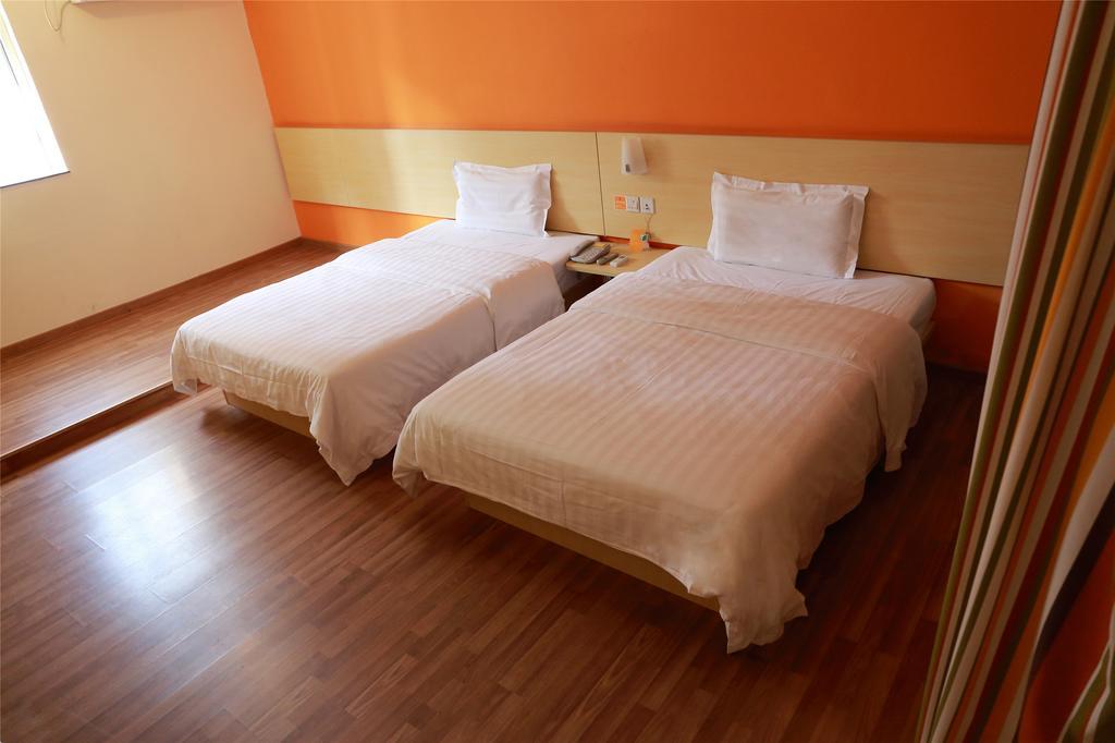 7Days Inn Beijing Liujiayao Station Room photo